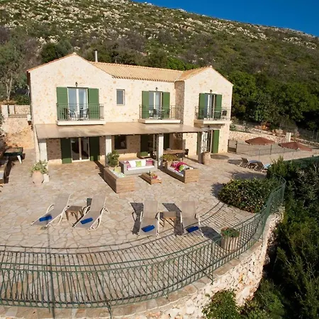Sleeps 8 Pool Air Con Wifi * Fanies